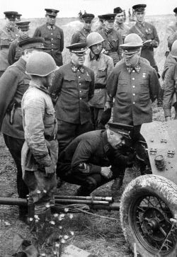 Иллюстрация к книге — Жуков против Гальдера. Схватка военных гениев [i_014.jpg]