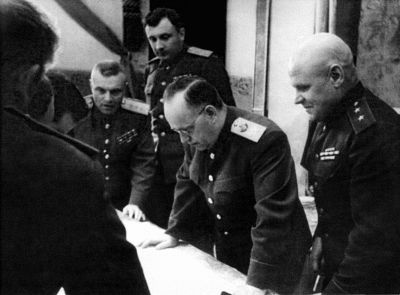 Иллюстрация к книге — Жуков против Гальдера. Схватка военных гениев [i_063.jpg]