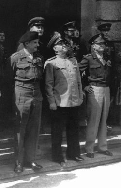 Иллюстрация к книге — Жуков против Гальдера. Схватка военных гениев [i_064.jpg]