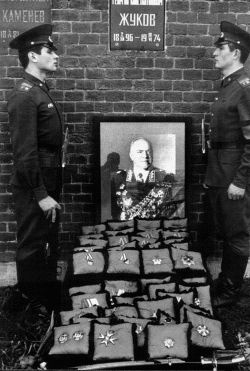 Иллюстрация к книге — Жуков против Гальдера. Схватка военных гениев [i_075.jpg]