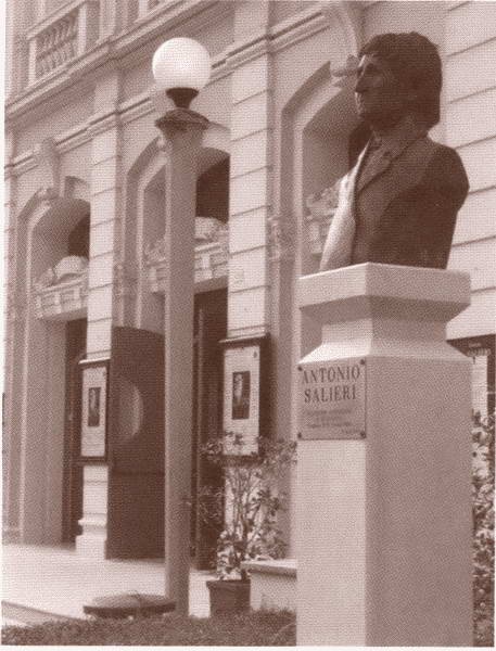 Иллюстрация к книге — Сальери [i_015.jpg]