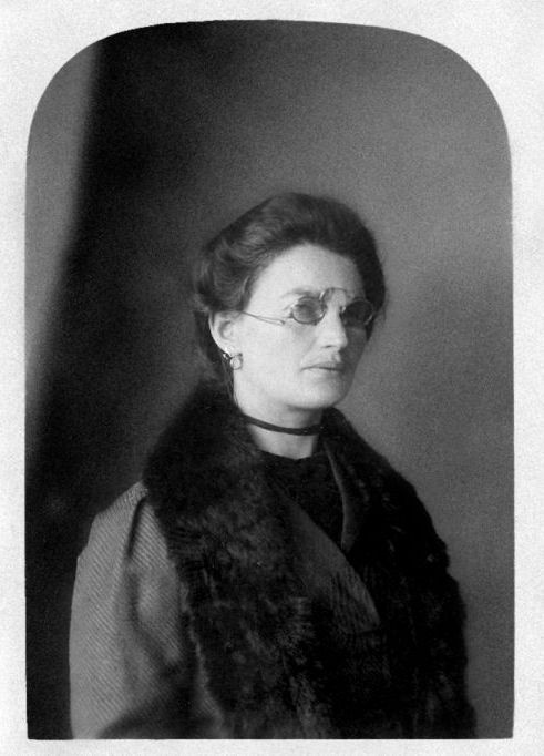 Иллюстрация к книге — Мне всегда везет! Мемуары счастливой женщины [i_023.jpg]