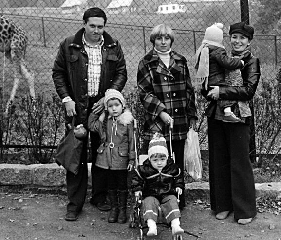 Иллюстрация к книге — Мне всегда везет! Мемуары счастливой женщины [i_088.jpg]