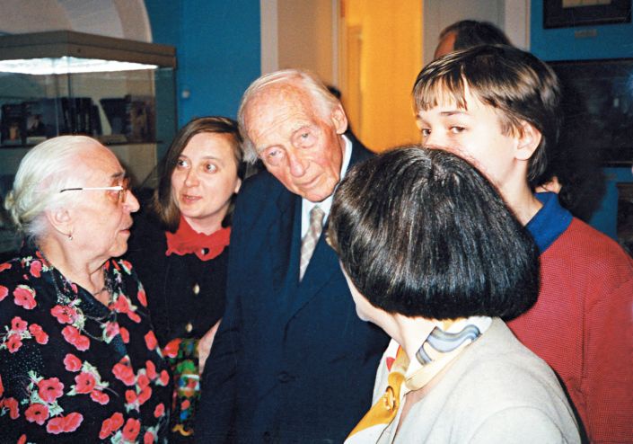 Иллюстрация к книге — Мне всегда везет! Мемуары счастливой женщины [i_132.jpg]