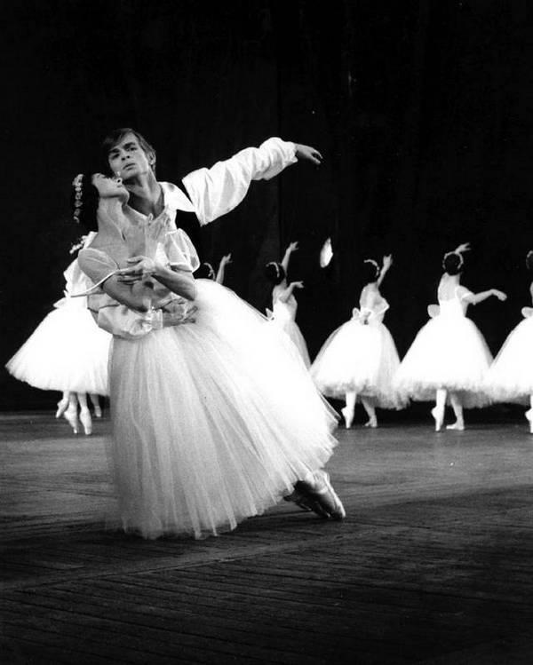 Иллюстрация к книге — Рудольф Нуреев. Неистовый гений [i_007.jpg]