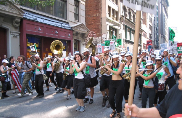 Иллюстрация к книге — Как ненасилие защищает государство [_15.jpg]