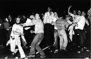 Иллюстрация к книге — Как ненасилие защищает государство [_20.jpg]