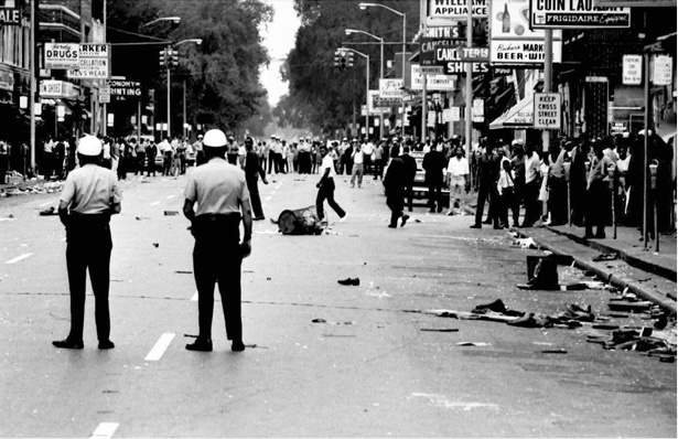 Иллюстрация к книге — Как ненасилие защищает государство [_28.jpg]