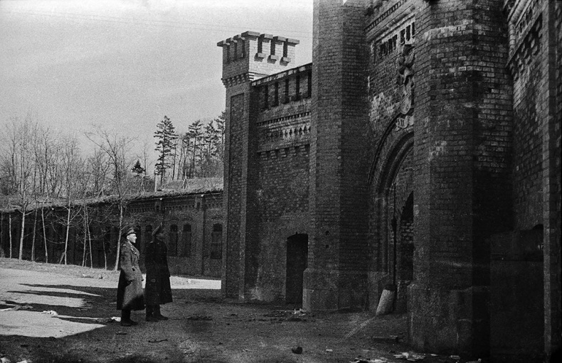 Иллюстрация к книге — Щит и меч Кенигсберга. Альбом [i_116.jpg]