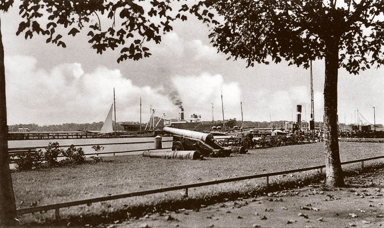 Иллюстрация к книге — Щит и меч Кенигсберга. Альбом [i_242.jpg]