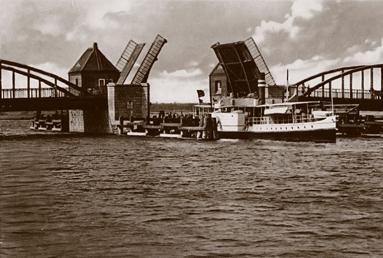 Иллюстрация к книге — Щит и меч Кенигсберга. Альбом [i_257.jpg]