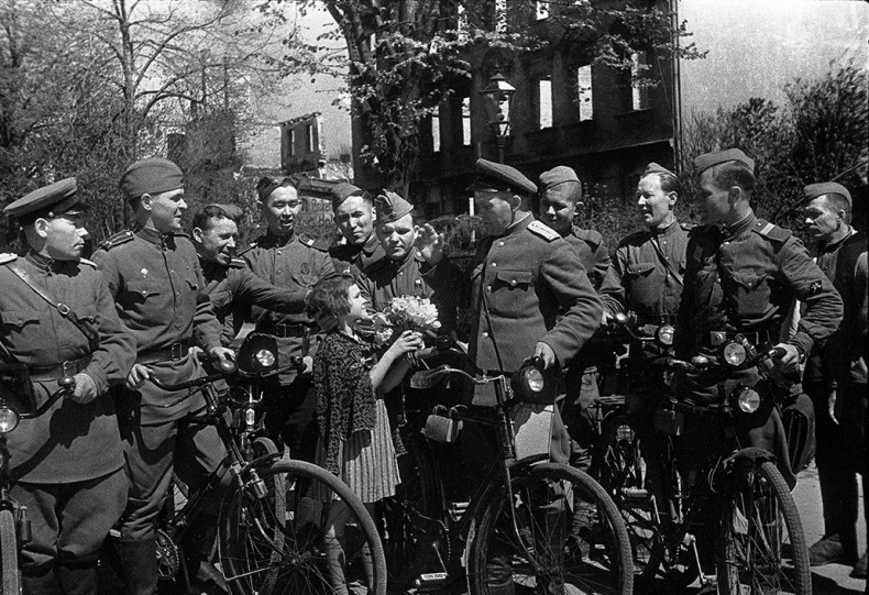 Иллюстрация к книге — Щит и меч Кенигсберга. Альбом [i_259.jpg]