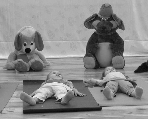 Иллюстрация к книге — Детская оздоровительная йога [i_132.jpg]