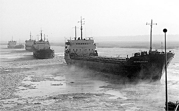 Иллюстрация к книге — Люди былой империи (сборник) [i_054.jpg]