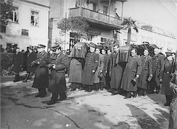 Иллюстрация к книге — Люди былой империи (сборник) [i_063.jpg]