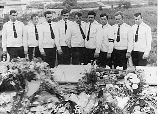 Иллюстрация к книге — Люди былой империи (сборник) [i_098.jpg]