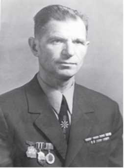 Иллюстрация к книге — Герой советского времени. История рабочего [i_011.jpg]