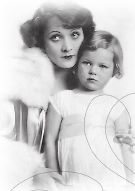 Иллюстрация к книге — Марлен Дитрих [i_011.jpg]