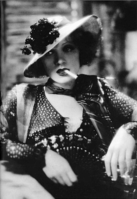 Иллюстрация к книге — Марлен Дитрих [i_026.jpg]