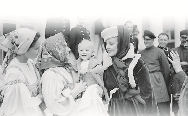 Иллюстрация к книге — Марлен Дитрих [i_029.jpg]