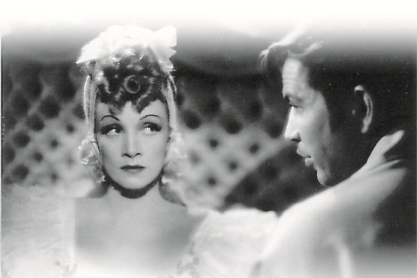 Иллюстрация к книге — Марлен Дитрих [i_044.jpg]