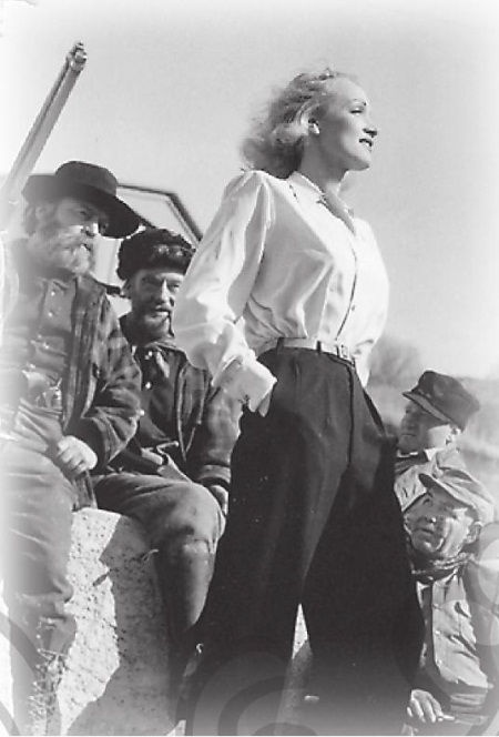 Иллюстрация к книге — Марлен Дитрих [i_089.jpg]