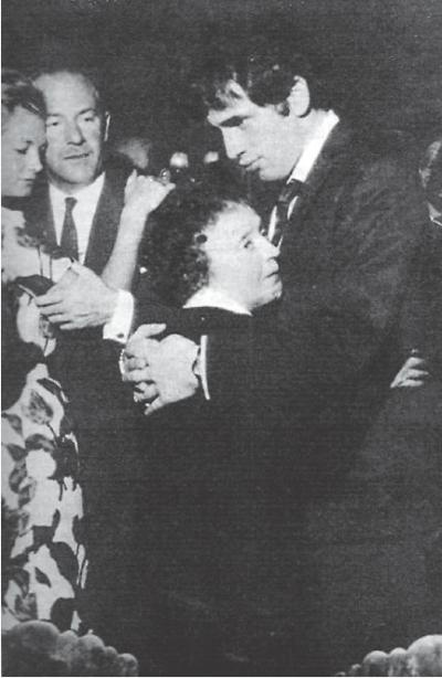 Иллюстрация к книге — Эдит Пиаф [_83.jpg]