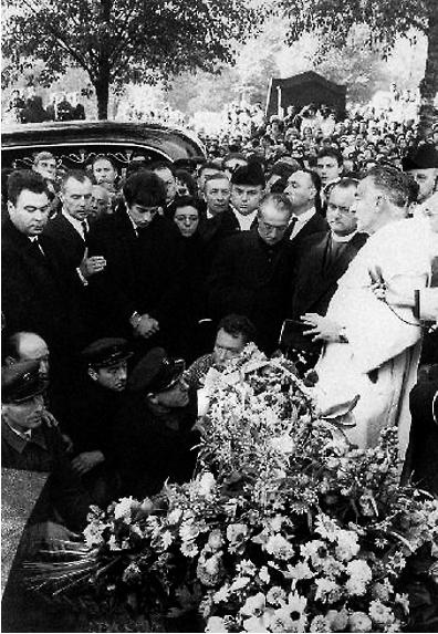 Иллюстрация к книге — Эдит Пиаф [_88.jpg]