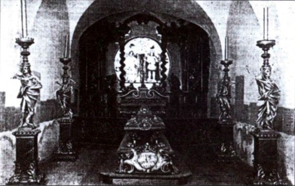 Иллюстрация к книге — Новые тамплиеры. Духовники "черного ордена" [i_012.jpg]