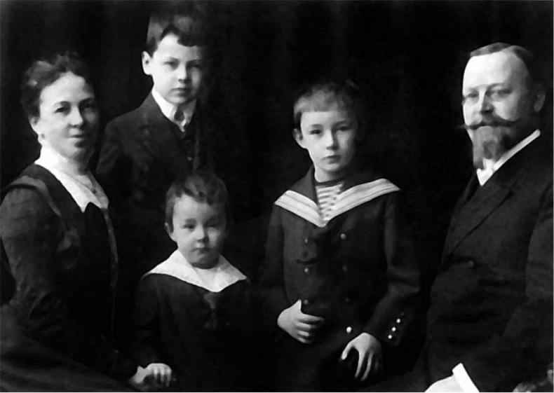 Иллюстрация к книге — Гиммлер. Инквизитор в пенсне [i_002.jpg]