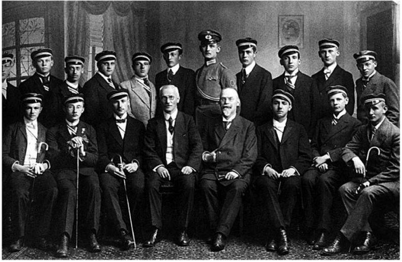 Иллюстрация к книге — Гиммлер. Инквизитор в пенсне [i_009.jpg]