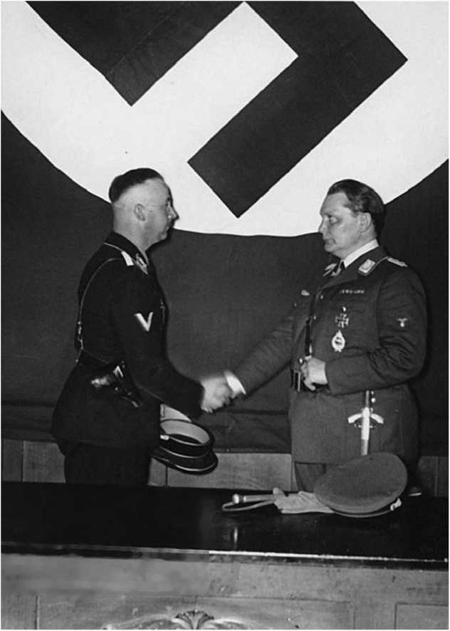 Иллюстрация к книге — Гиммлер. Инквизитор в пенсне [i_027.jpg]