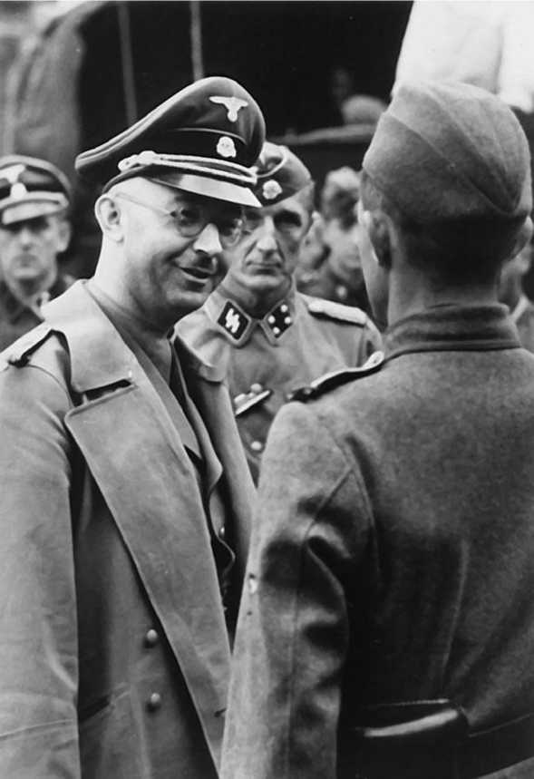 Иллюстрация к книге — Гиммлер. Инквизитор в пенсне [i_032.jpg]