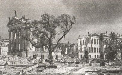 Иллюстрация к книге — Последняя надежда Гитлера [i_074.jpg]