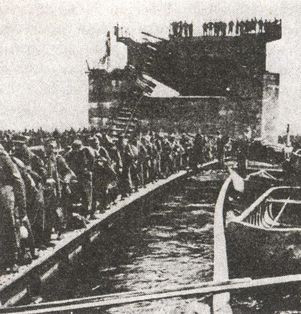 Иллюстрация к книге — Последняя надежда Гитлера [i_085.jpg]