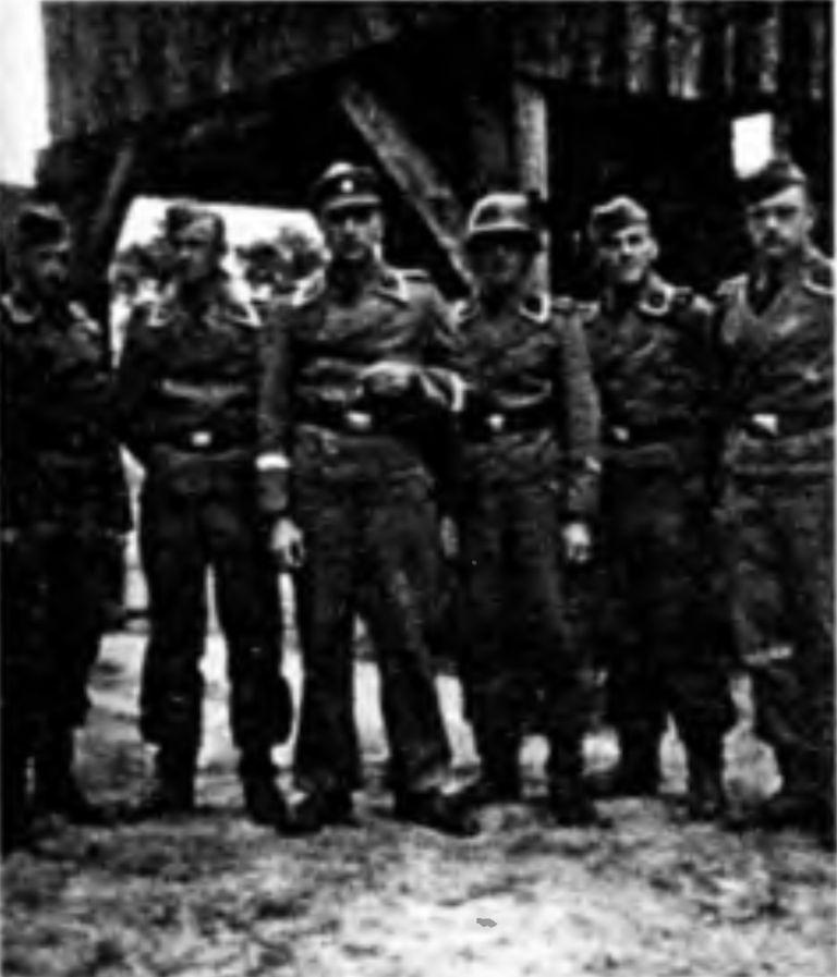 Иллюстрация к книге — Танковый ас №1 Михаэль Виттманн [img_15.jpg]