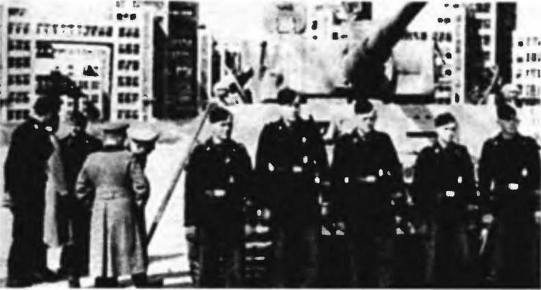 Иллюстрация к книге — Танковый ас №1 Михаэль Виттманн [img_33.jpg]