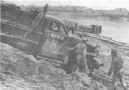 Иллюстрация к книге — 100 дней в кровавом аду. Будапешт - "дунайский Сталинград"? [i_003.jpg]