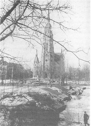 Иллюстрация к книге — 100 дней в кровавом аду. Будапешт - "дунайский Сталинград"? [i_076.jpg]