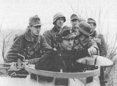 Иллюстрация к книге — Последнее наступление Гитлера. Разгром танковой элиты Рейха [i_018.jpg]