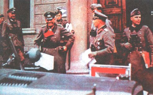 Иллюстрация к книге — Последнее наступление Гитлера. Разгром танковой элиты Рейха [i_078.jpg]