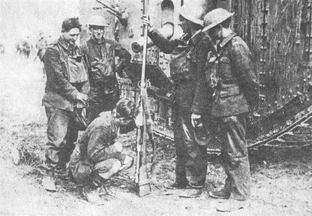 Иллюстрация к книге — "Фаустники" в бою [i_009.jpg]