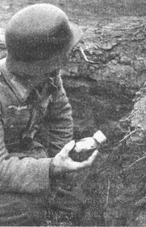 Иллюстрация к книге — "Фаустники" в бою [i_018.jpg]