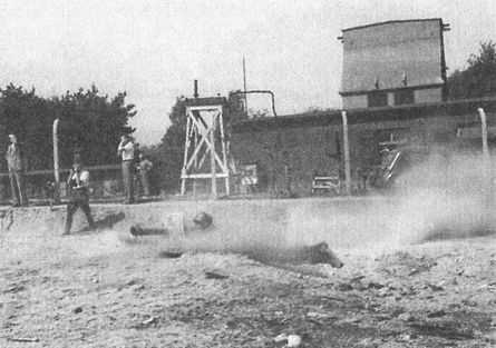 Иллюстрация к книге — "Фаустники" в бою [i_064.jpg]