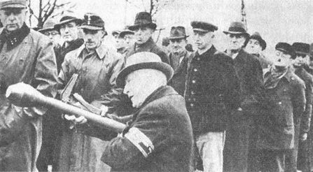 Иллюстрация к книге — "Фаустники" в бою [i_094.jpg]