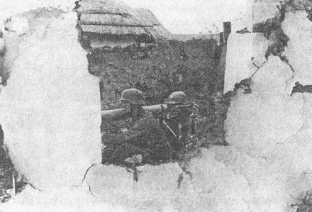 Иллюстрация к книге — "Фаустники" в бою [i_095.jpg]