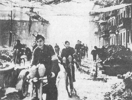 Иллюстрация к книге — "Фаустники" в бою [i_105.jpg]