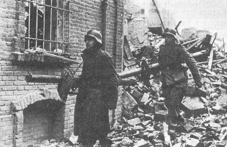 Иллюстрация к книге — "Фаустники" в бою [i_108.jpg]