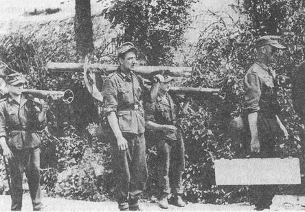 Иллюстрация к книге — "Фаустники" в бою [i_110.jpg]