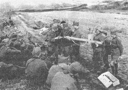 Иллюстрация к книге — "Фаустники" в бою [i_115.jpg]